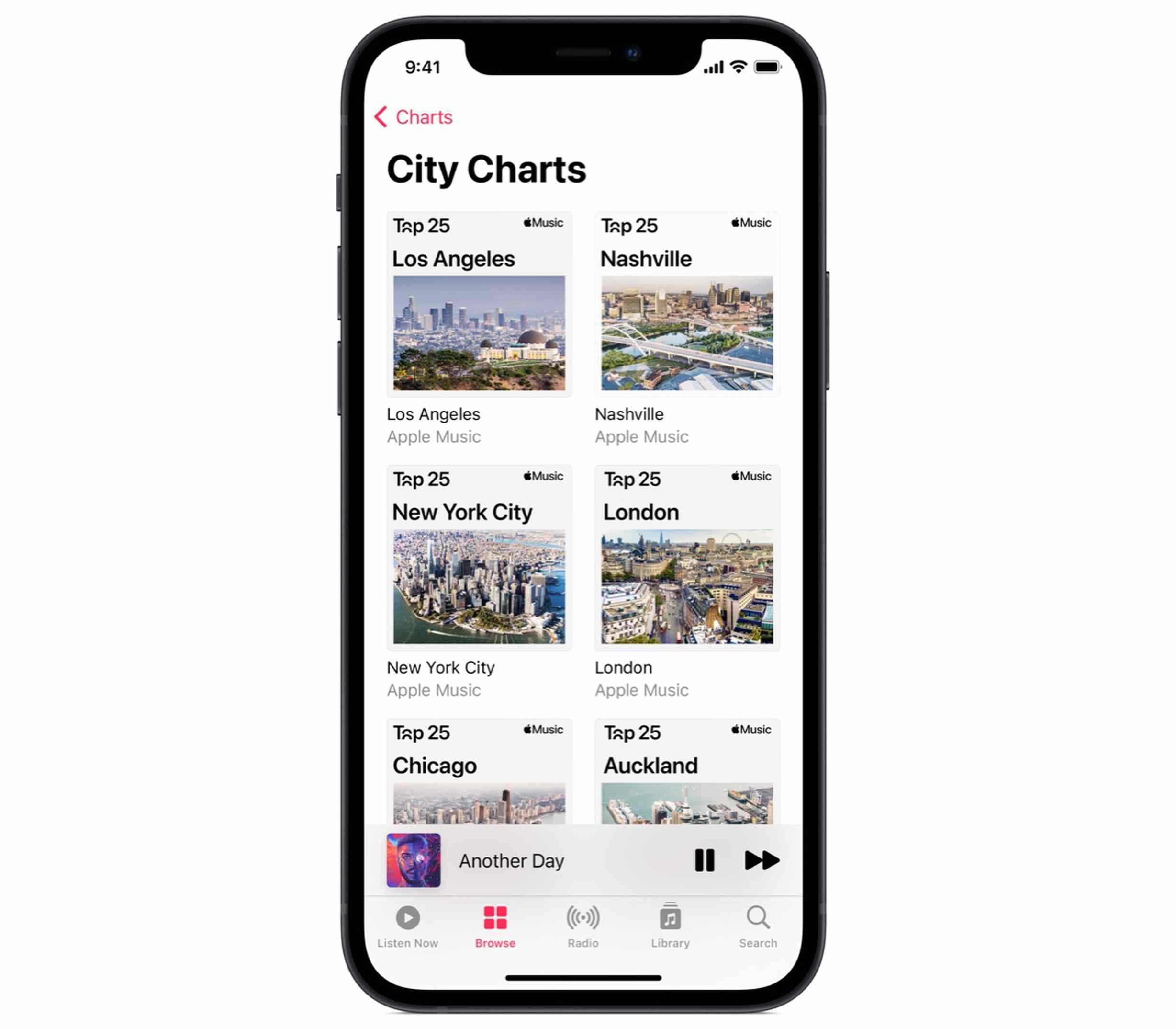 Een Apple-telefoon met stadskaarten in Apple Music.