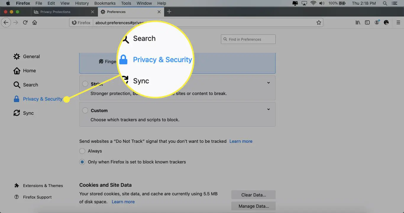 Een screenshot van Firefox-voorkeuren met de kop Privacy en beveiliging gemarkeerd