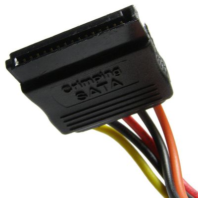 Afbeelding van een 15-pins SATA-voedingsconnector