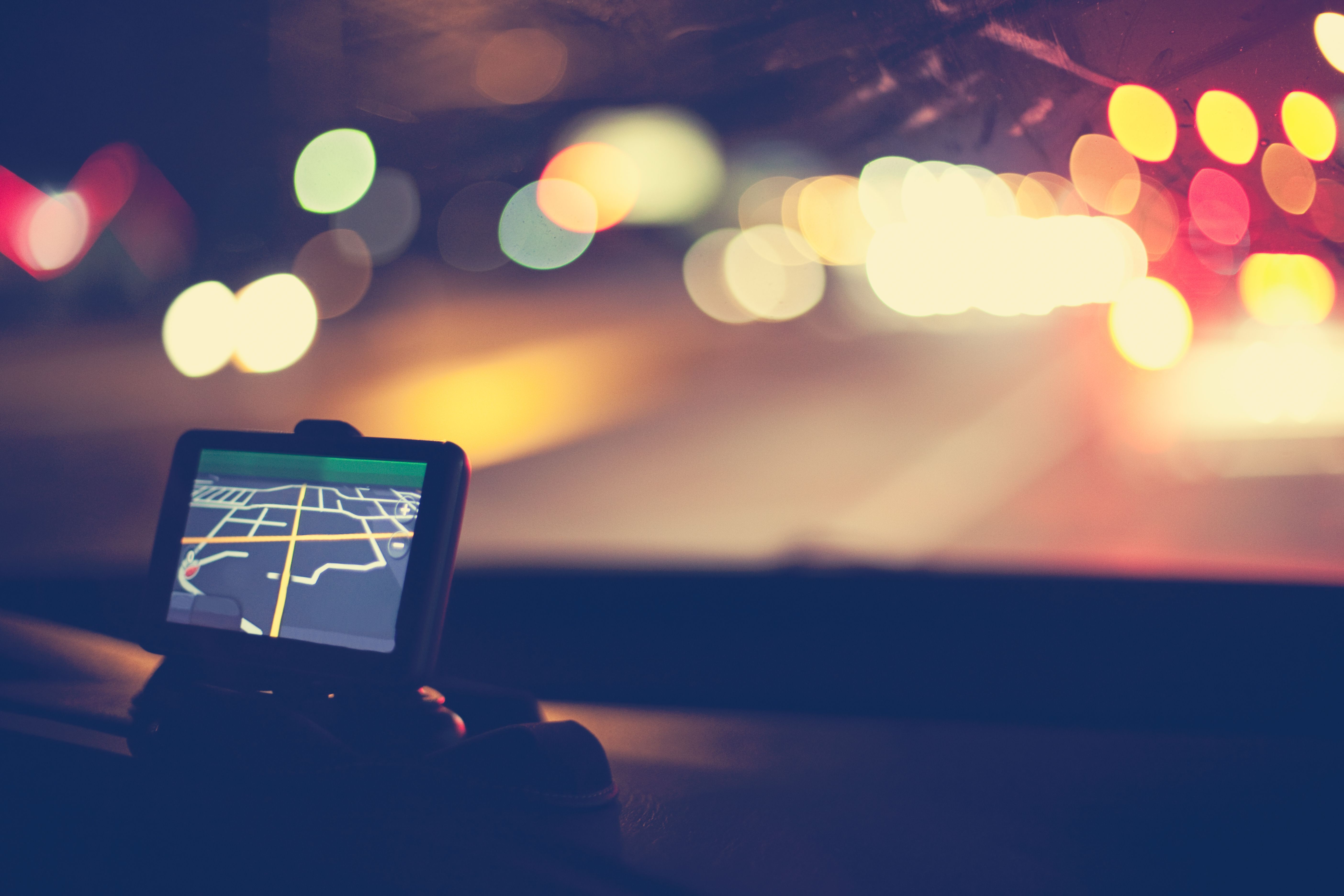 GPS-navigatiesysteem op dashboard van auto