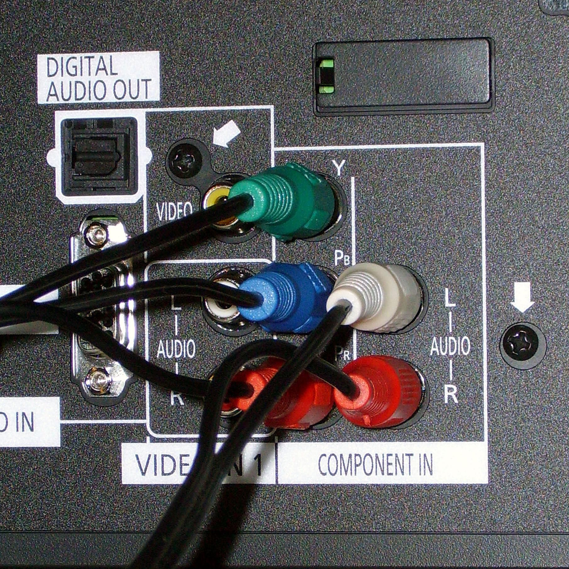 Steek je kabel (of kabels) voorzichtig in je televisie.