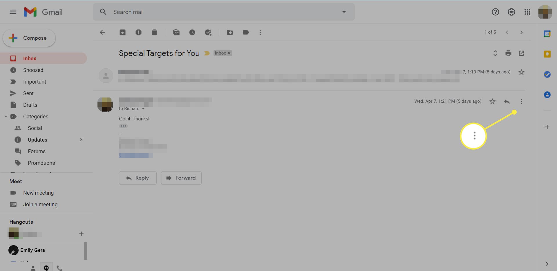 Een Gmail-bericht met het menupictogram Meer gemarkeerd