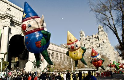 Drie elfballonnen in Macy's Thanksgiving-parade