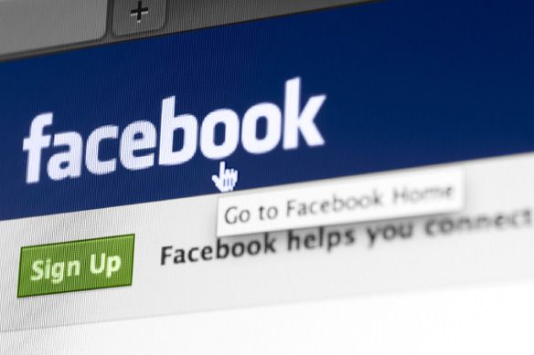 Facebook-website op een scherm