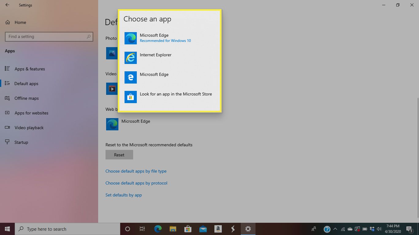 Standaard webbrowseropties in Windows 10 met het venster Kies een app gemarkeerd
