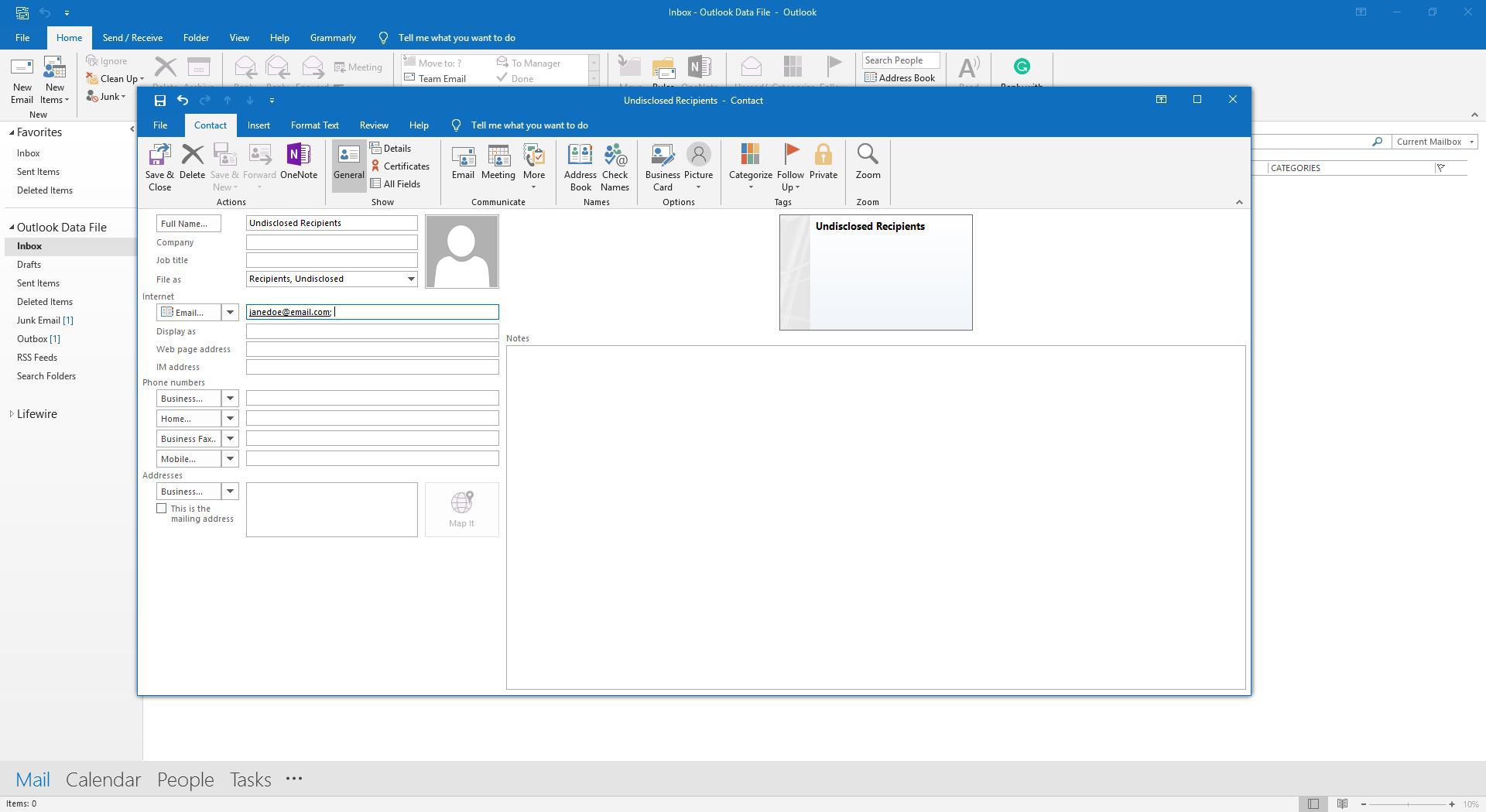 Een e-mailadres invoeren op de contactkaart in Outlook.  Schermafbeelding