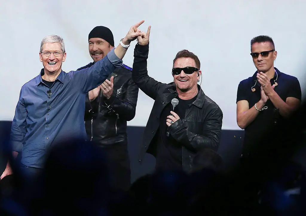 CEO Tim Cook en U2 op Apple Event