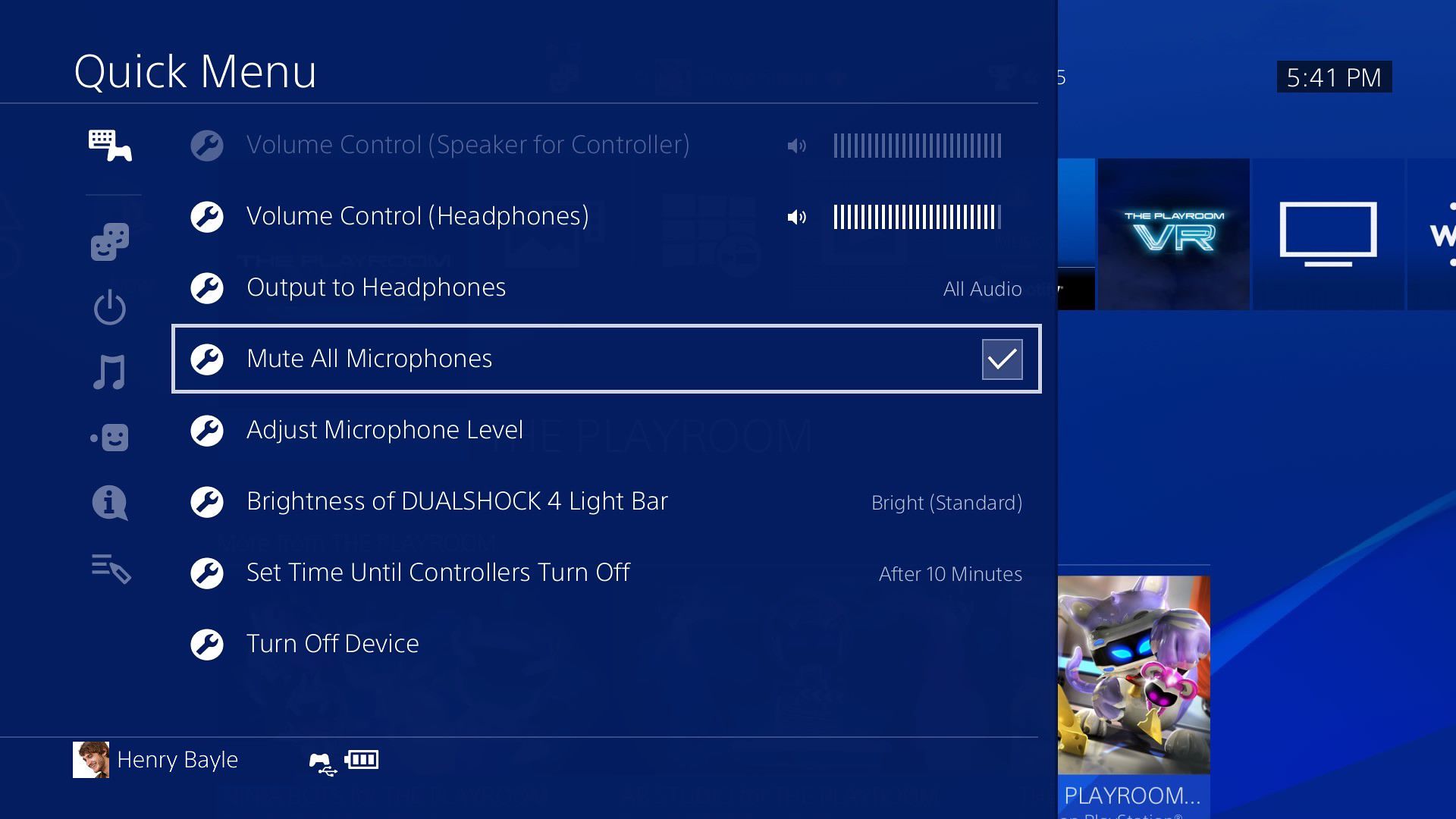 De optie Alle microfoons dempen is gemarkeerd in het snelmenu van de PS4
