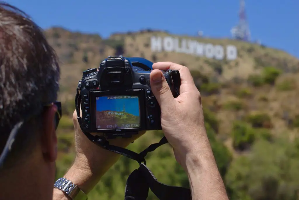 hooray for hollywood man taking a photo with his awesome camera of the world famous hollywood sign in t20 bxadBB 54f0b85b90d2413aa45e0f5d3521df83