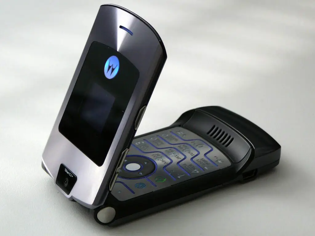 1280px Motorola RAZR V3i 03 579e88eb5f9b589aa9a84c0a