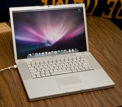MacBook Pro met 3D-dock