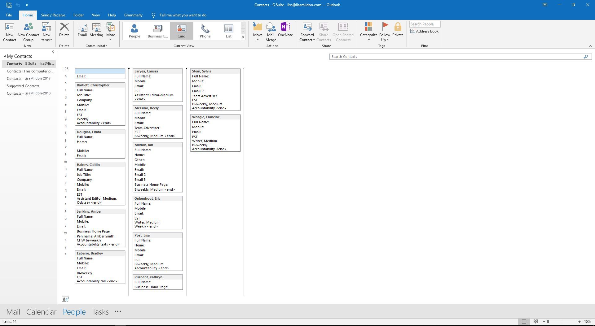 Outlook-mensen bekijken met e-mailadressen in kaartformaat.