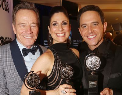 Bryan Cranston, Stephanie J Block en Santino Fontana bij de Tony Awards in 2019.