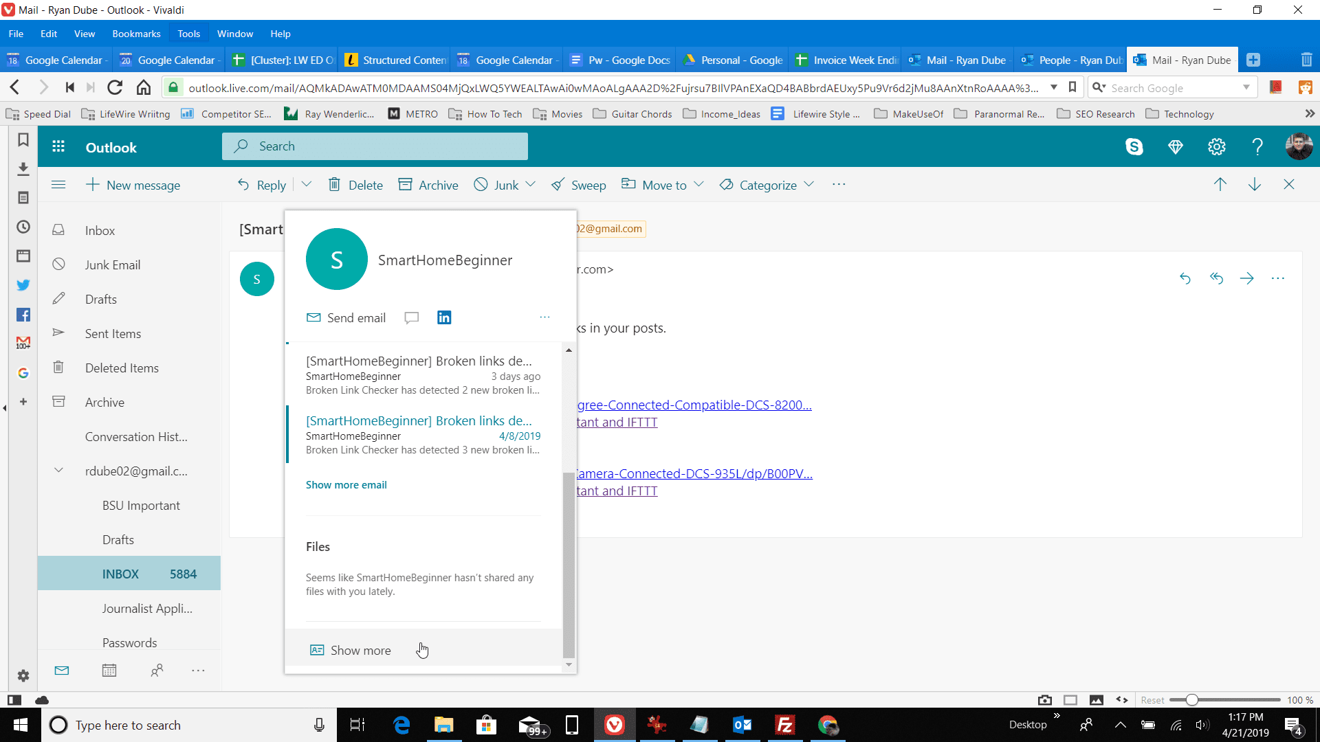 Schermafbeelding van de link Meer weergeven voor een Outlook.com-contactpersoon