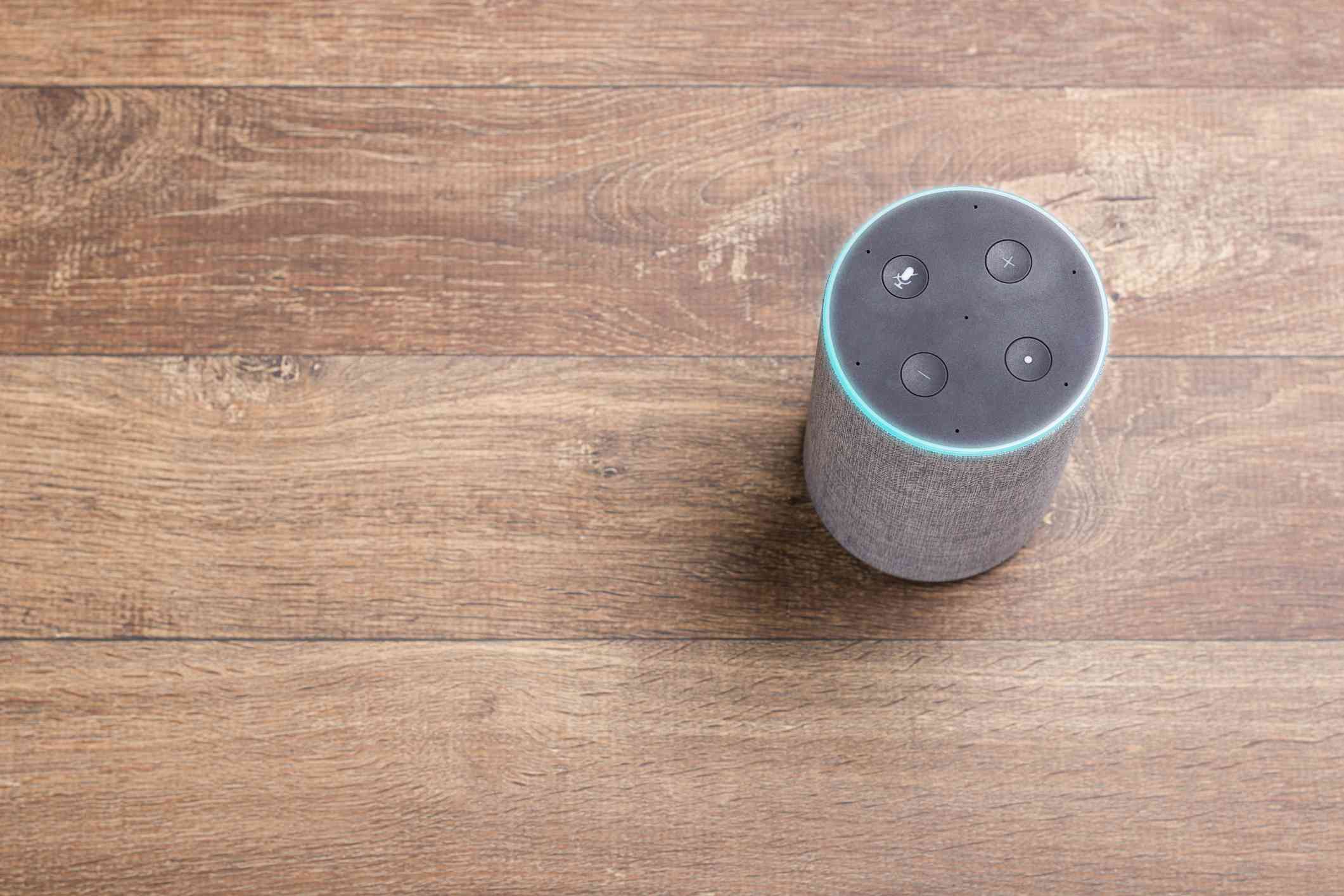 Amazon's Echo-apparaat op een tafel