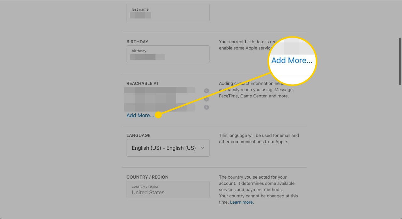 Accountbewerkingsscherm op de Apple ID-website met de optie Meer toevoegen gemarkeerd