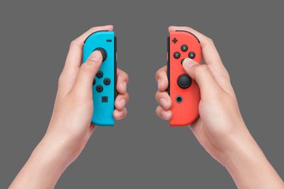 Handen met Nintendo Joy-Cons