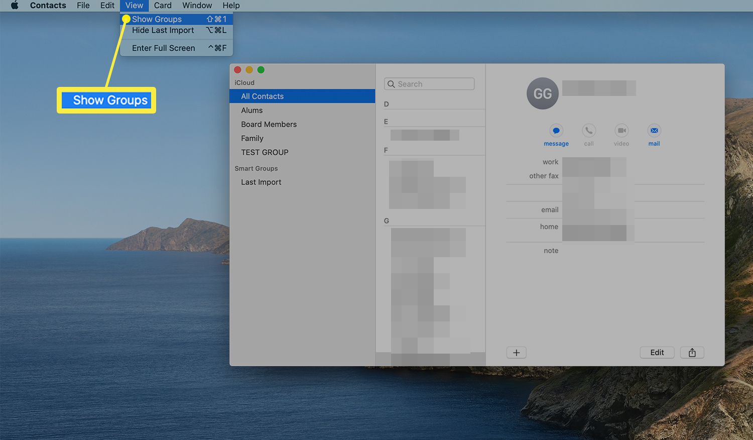 De optie Groepen weergeven in de app Contacten op een Mac