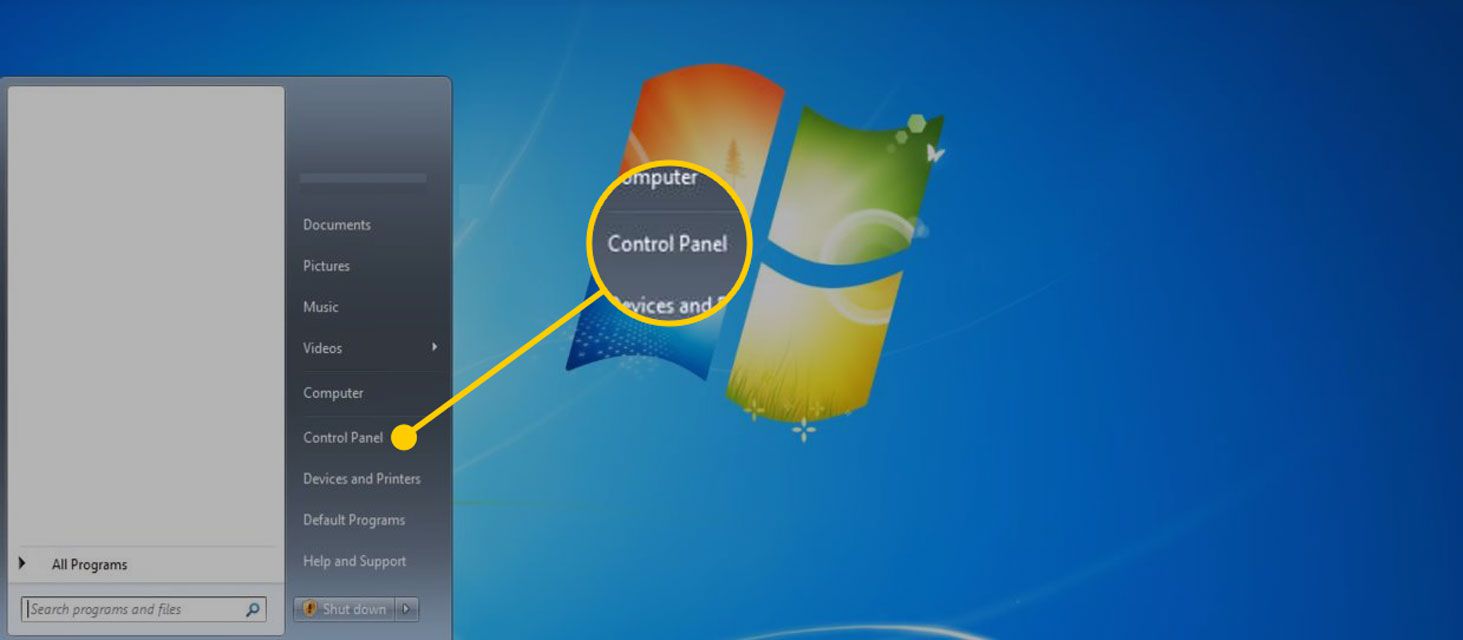 Startmenu in Windows 7 met de optie Configuratiescherm gemarkeerd