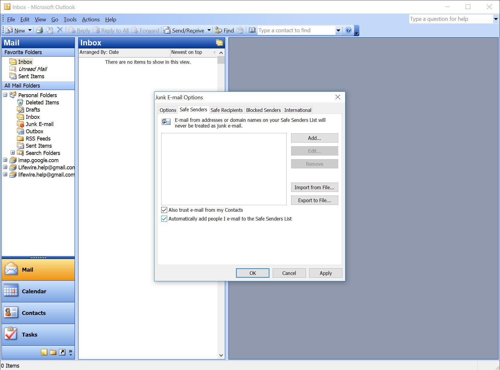 Tabblad Veilige afzenders van Outlook 2003 met het selectievakje "Automatisch personen toevoegen die ik e-mail" aangevinkt