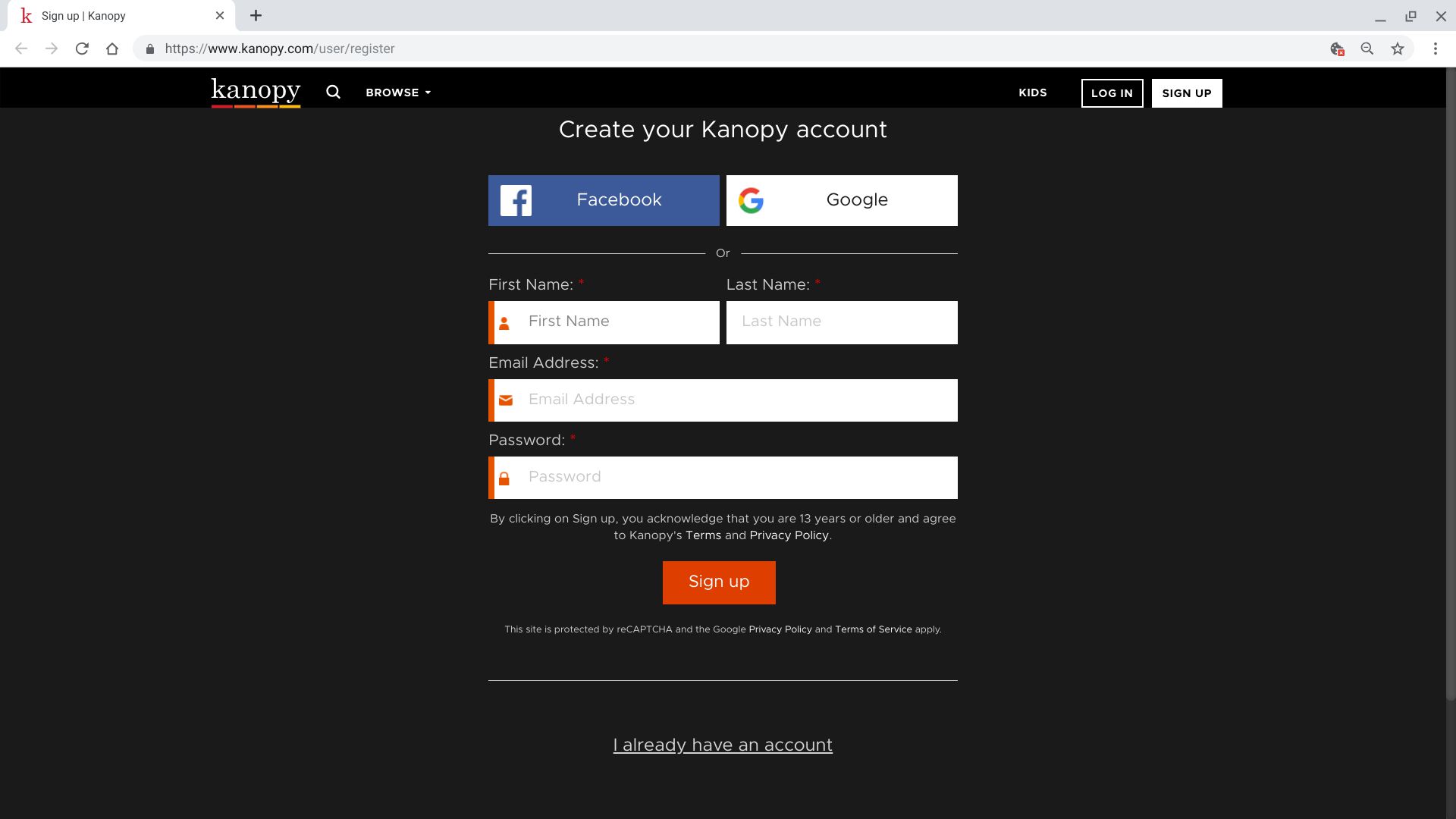 Screenshot van de registratiepagina van Kanopy.com;  toont aanmeldingsopties voor Facebook en Google-account, samen met voornaam, achternaam, e-mailadres en wachtwoordvelden, en een knop "Aanmelden"