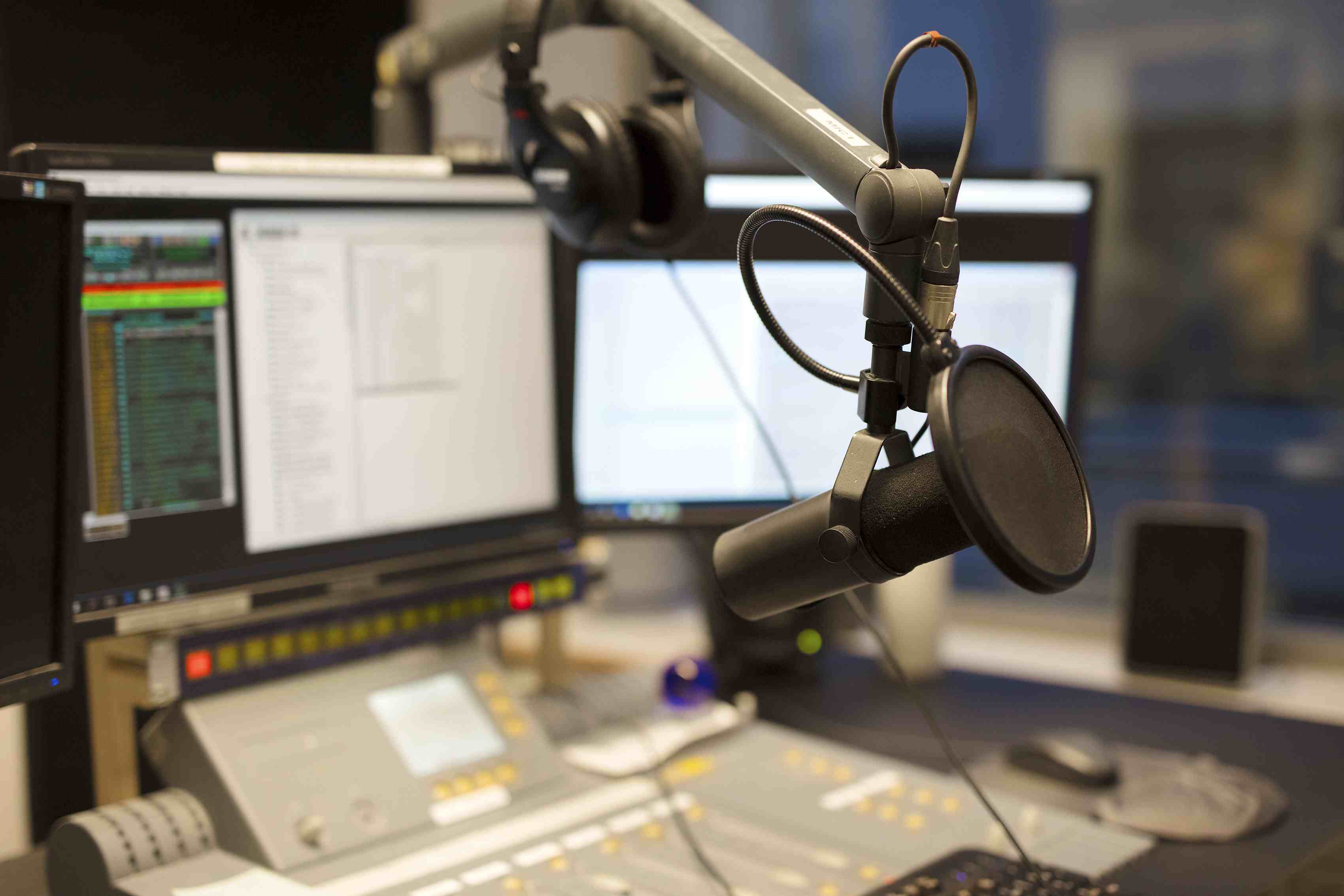 Moderne radiostation uitzendstudio