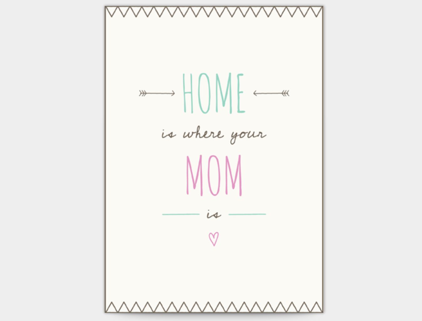 Een blauw met roze kaart met de tekst "Home is Where Your Mom Is"