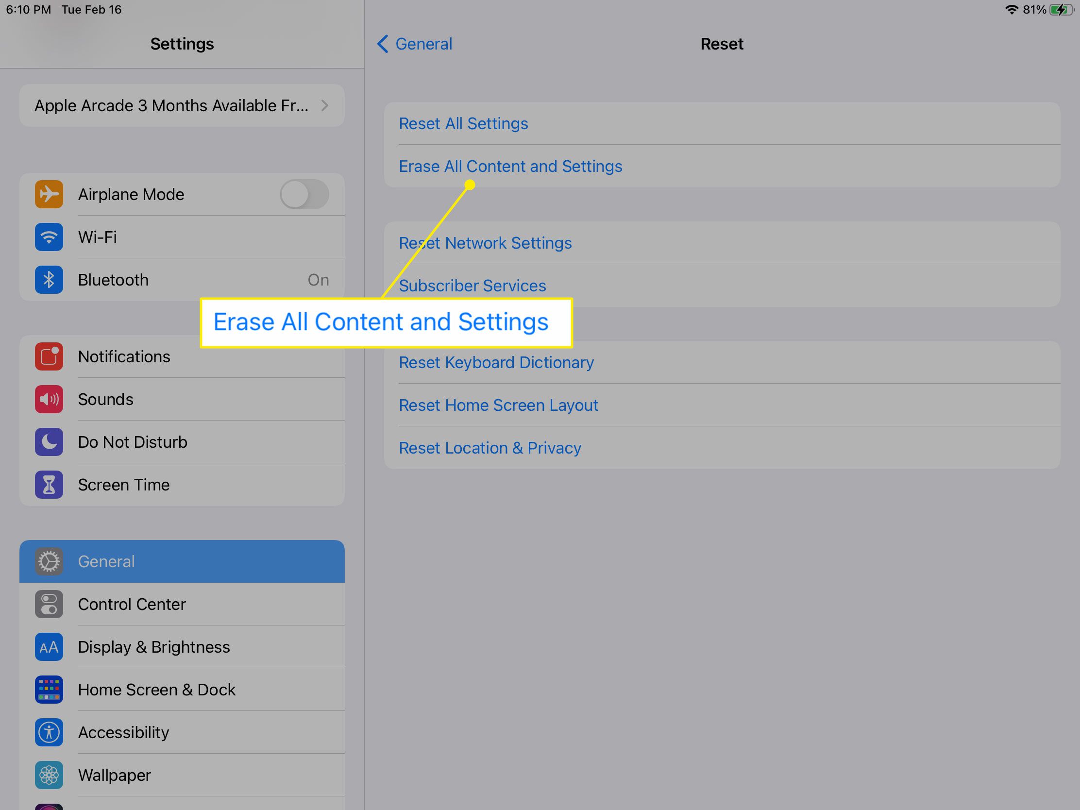 De "Wis alle inhoud en instellingen" optie in het Reset-menu van de iPad