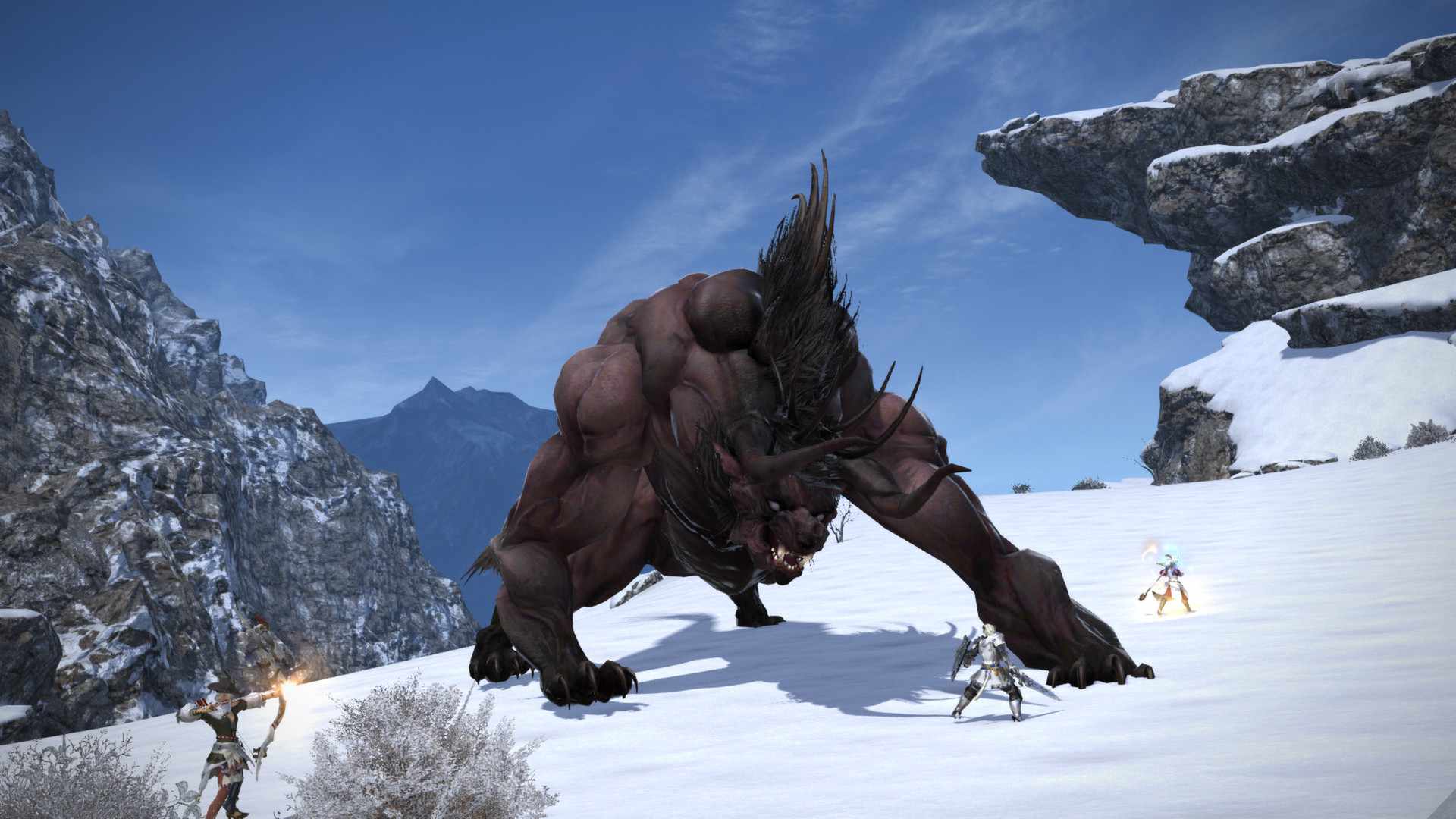 Spelers strijden tegen Behemoth in Final Fantasy XIV