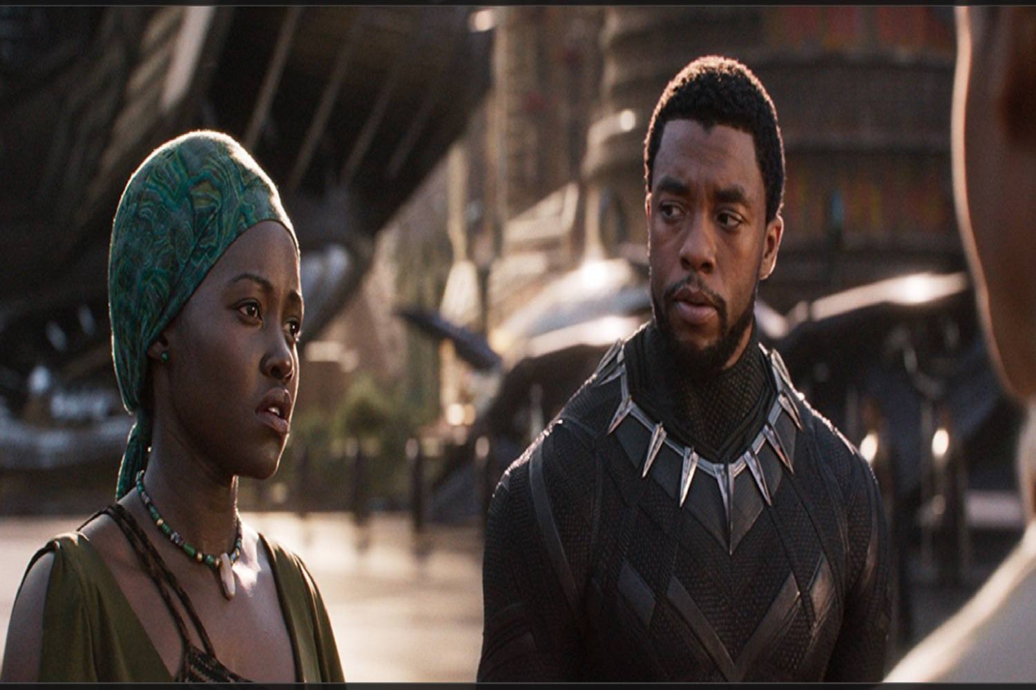 Een screenshot van een scène uit de film Black Panther.