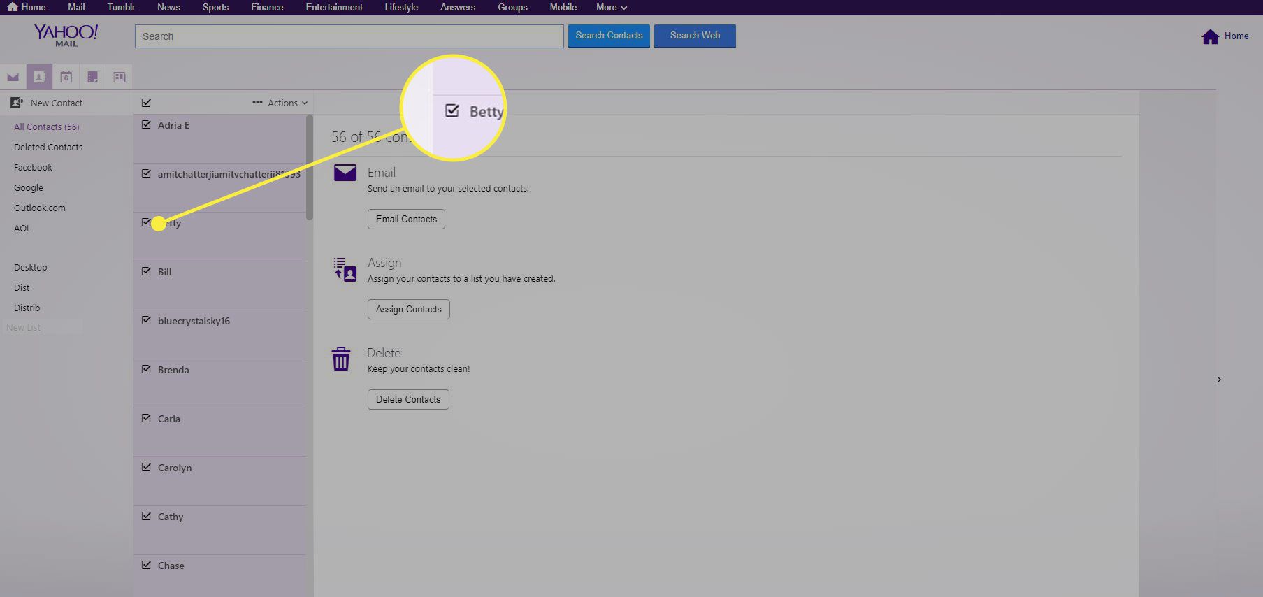 Een screenshot van Yahoo Mail-contacten met een selectievak gemarkeerd