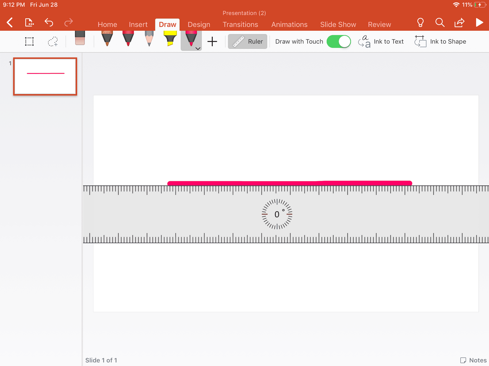 Een rechte lijn tekenen met de gereedschappen Pen en Liniaal in Powerpoint