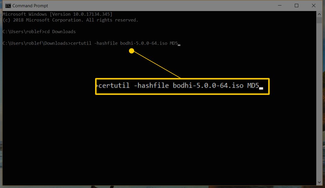 Schermafbeelding van de opdracht "certutil -hashfile bodhi-5.0.0-64.iso MD5" in de opdrachtprompt van Windows 10