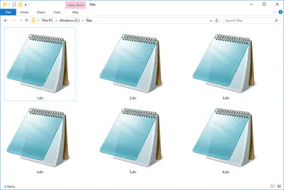 Screenshot van SFV-bestanden in Windows 10 die worden geopend met Kladblok