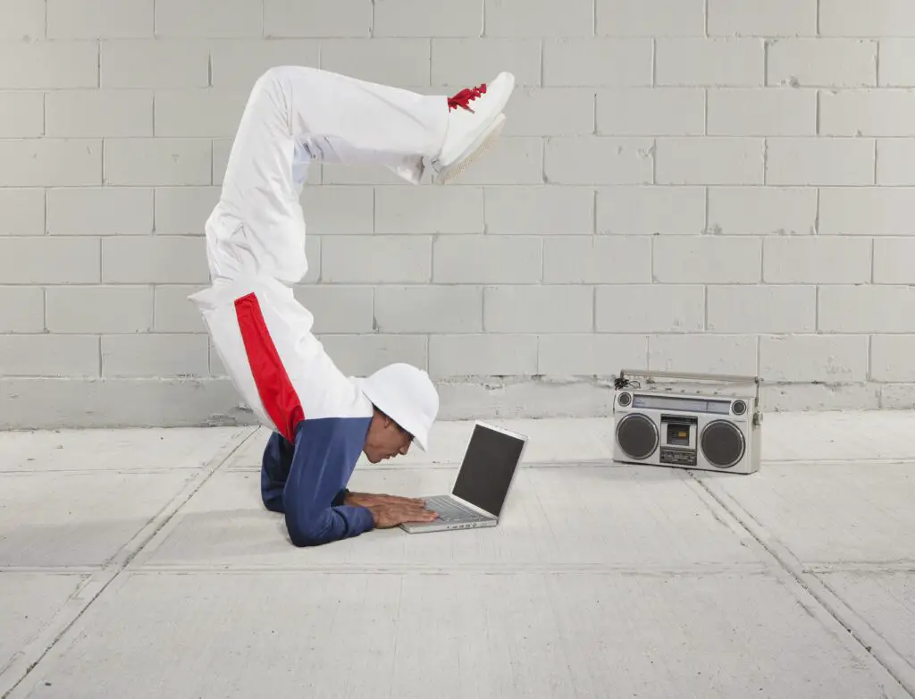 breakdancingwithlaptop 5a483a75aad52b0036f4386f