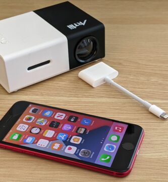 iphonewithminiprojector 59c5e5a8d1114bb7a3e2efda50f8acdd