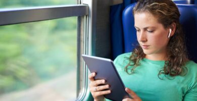 making the most of her morning commute with wireless entertainment 607916166 5b86eab746e0fb0025342a28 5c643295c9e77c000159ca9f