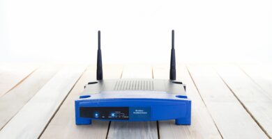 wireless router on table against white background 771497287 5ab18dba8e1b6e003767d3d7