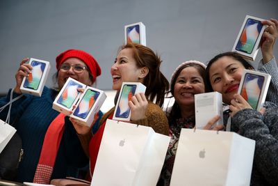 Vrouwen met nieuwe iPhones