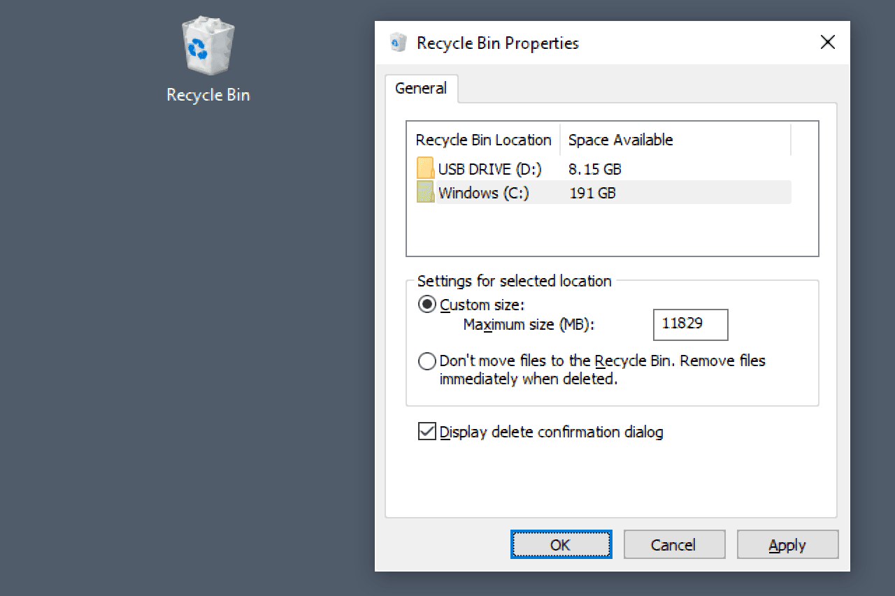 Schermafbeelding met de optie om bevestigingsberichten voor verwijderen weer te geven voor de Prullenbak van Windows 10