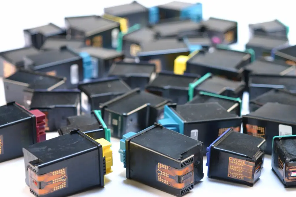 Verleng de levensduur van uw printerinktcartridge met deze eenvoudige tips 1 assortment of small ink printer cartridges to recycle 172227067 5a666b8761dac0001ad281d1