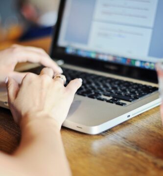 hands woman laptop hands in frame business woman using laptop people using laptop hands on laptop t20 mvVV6l 5c912a4446e0fb0001f8d10f