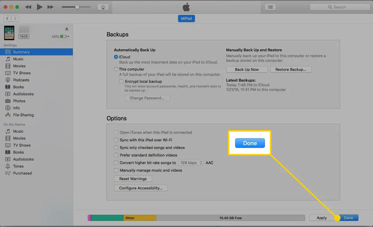 iTunes wordt geopend op een Mac met de knop Gereed gemarkeerd op de pagina Apparaatoverzicht