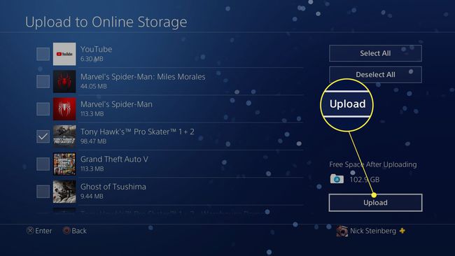 PS4-opslagbestanden selecteren om te uploaden naar Cloud Storage met Uploaden gemarkeerd