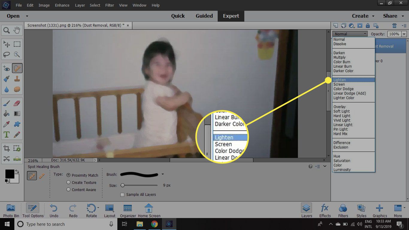 Een screenshot van Photoshop Elements met de overvloeimodus Lichter gemarkeerd