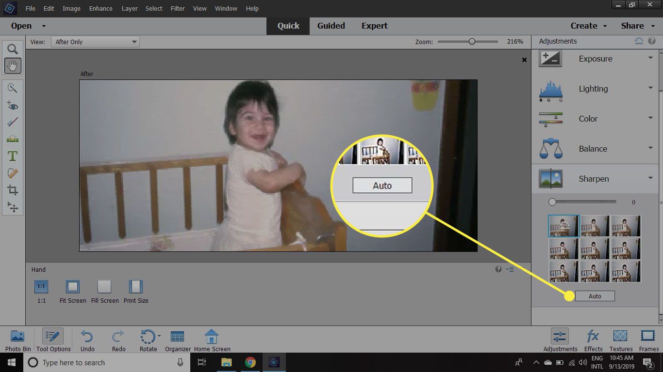 Een screenshot van Photoshop Elements met de knop Automatisch verscherpen gemarkeerd
